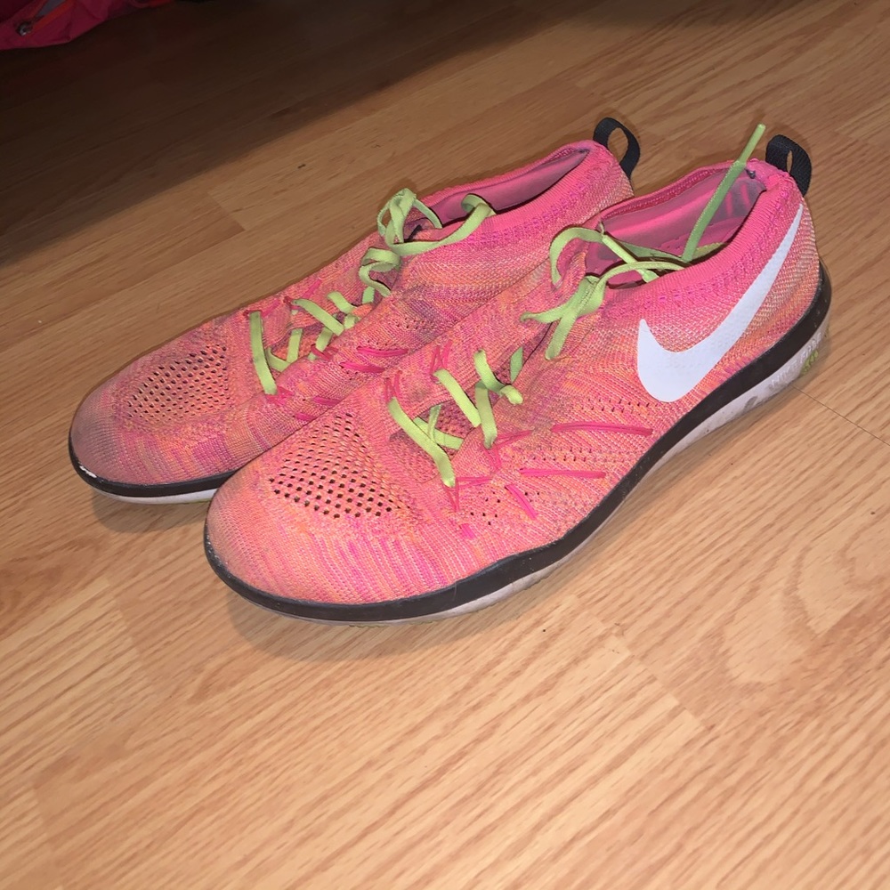 Nike Womens running shoes!!